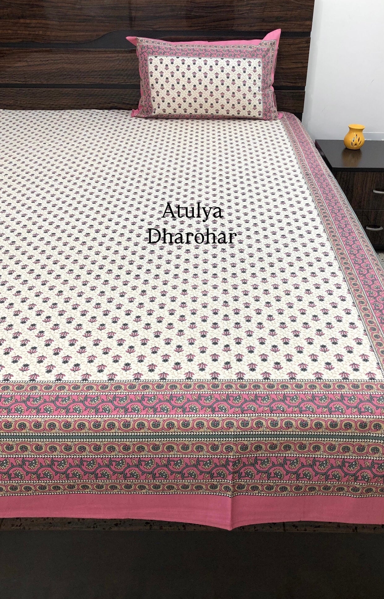 Mauve Floral Mughal Jaal Cotton King Size Bedsheet
