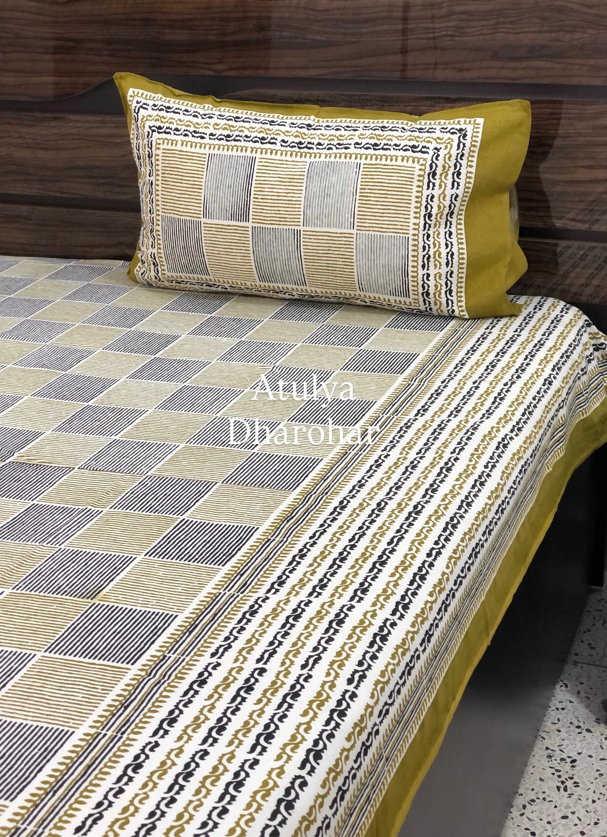 Green Geometric Cotton King Size Bedsheet
